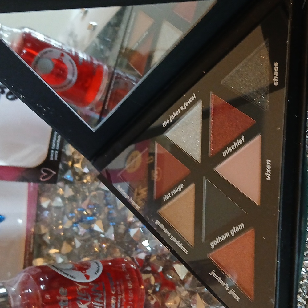 New Harley Quinn 7 Piece Makeup Set By Lottie Women's Makeup Cosmetics - Picture 10 of 17